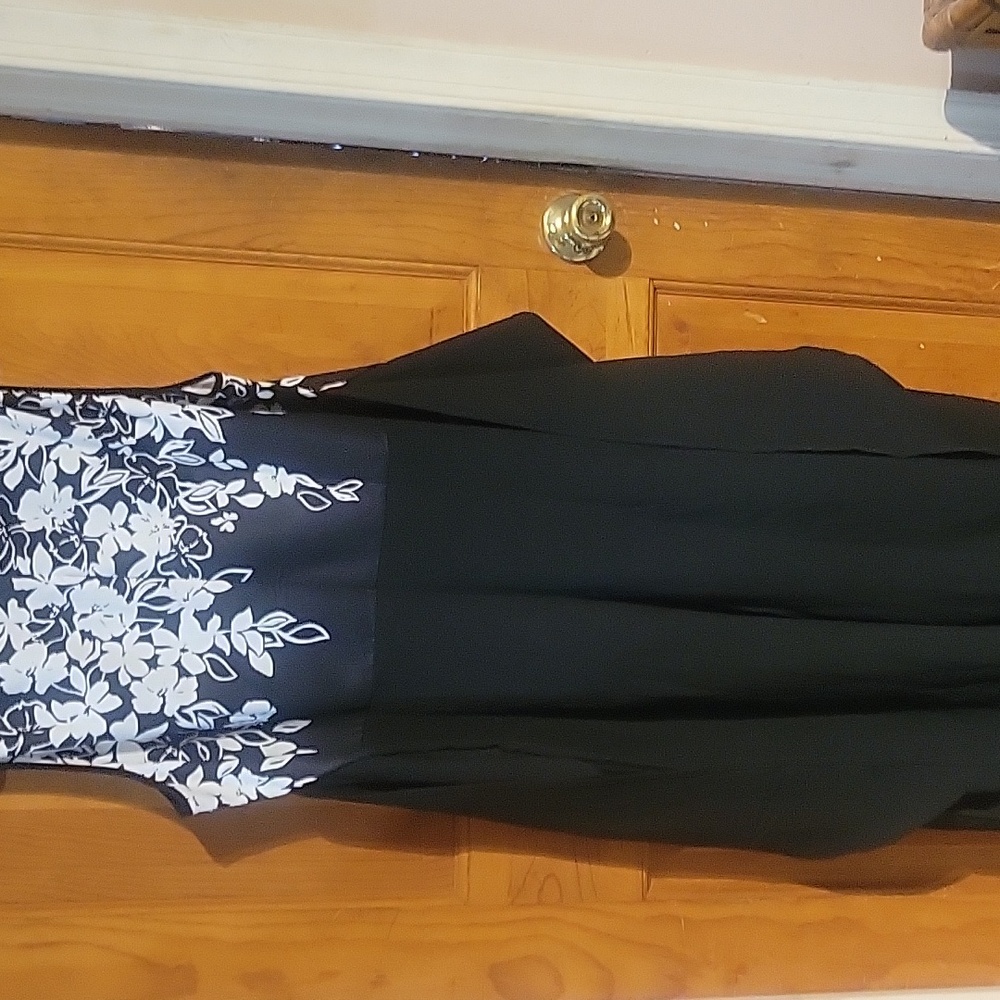 NWT Black, White Floral Romper Jumpsuit Size XL - Picture 8 of 8
